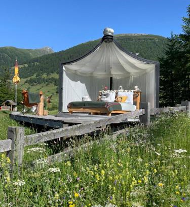 Obergesteln Other | Eine Nacht im Glaspavillon
