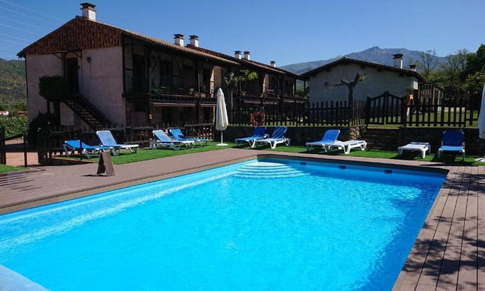 Hervas House | El Canchal de la Gallina - Parking gratis - Jacuzzi en privado - Cafeteria - Desayunos - Piscina de agua caliente hasta 15 de octubre