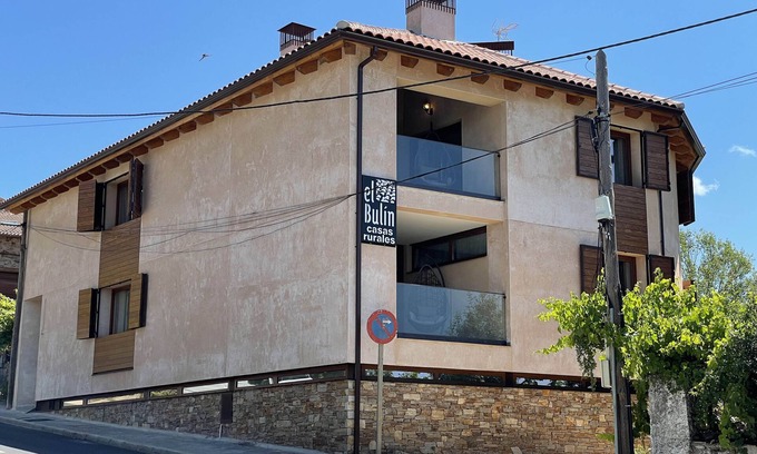 Montejo de la Sierra Apartment | El Edificio Contiene 5 Magníficos Apartamentos y una Sala Común,