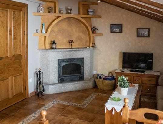 Navarredonda de Gredos Apartment | El Nido de Gredos cuco apartamento con chimenea
