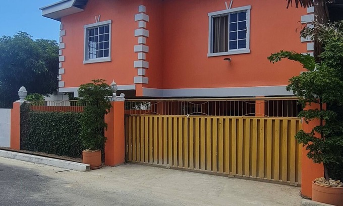 Tunapuna Apartment | El Rincón - Corazón latino, modern apartment which commands rest and relaxation.