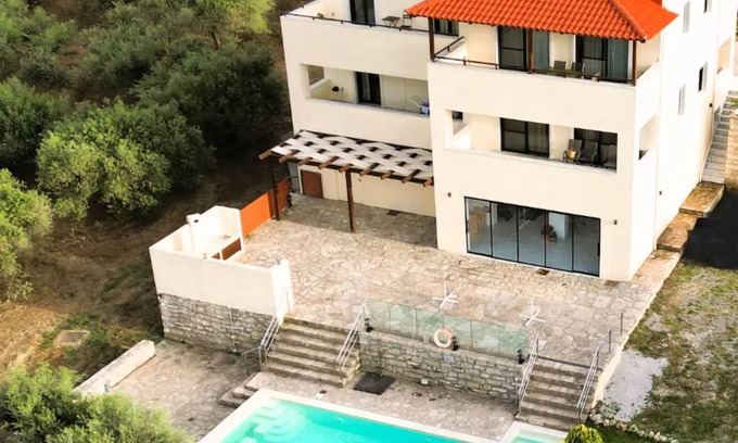 Filaki Villa | Elarchon Villa with 6 Bedrooms & Private Pool& Gym-Playroom