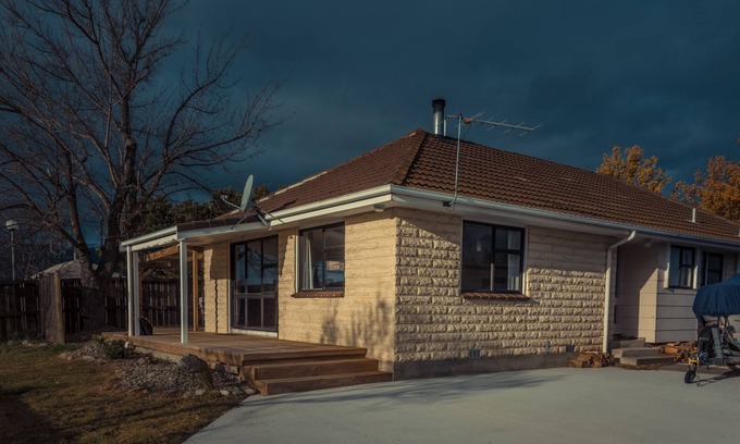 Lowburn House | Electric On Waenga - quiet but central location
