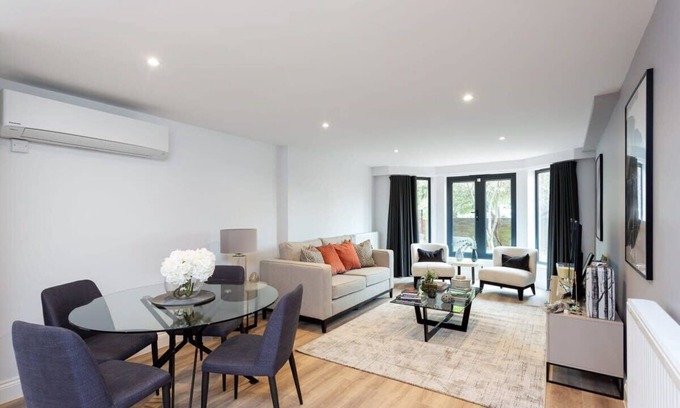 Kensington Apartment | Elegant 2BD Apartment in Earls Court