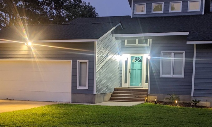 Havelock House | Elegant 3 bedroom home w/pool and deck -- 25 min from the beach!