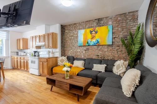 Shaughnessy Village Apartment | Elegant 4 Bedroom residence in downtown MTL