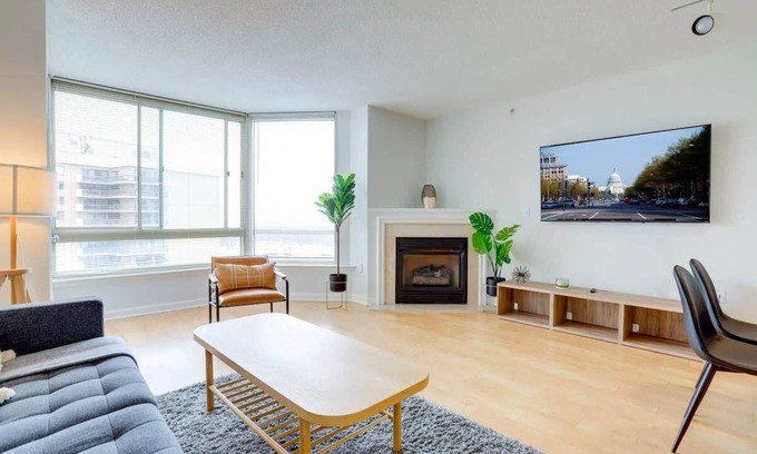 Ballston Apartment | Elegant and Charming Apt in Ballston with Pool