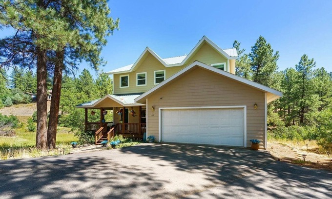 Edgemont Ranch House | Elegant and inviting mountain retreat is ready to share with family and friends!