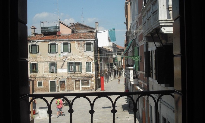 Castello Apartment | Elegant and modern flat, historical centre wi-fi M0270422272