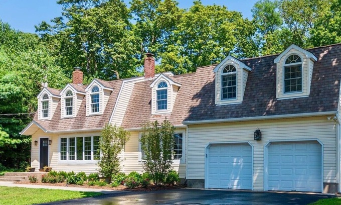 Jamesport House | Elegant and spacious North Fork home; near beaches, vineyards, farms and dining.