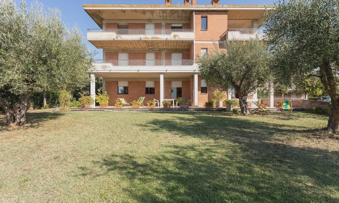 Tuoro sul Trasimeno Apartment | Elegant apartment with swimming pool and gym on Lake Trasimeno