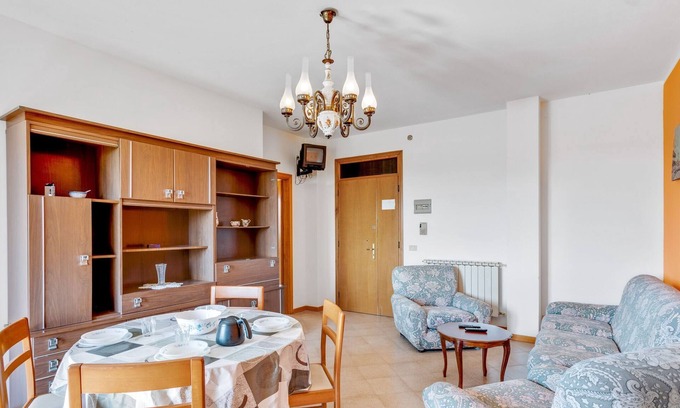 Tuoro sul Trasimeno Apartment | Elegant apartment with swimming pool and gym on Lake Trasimeno