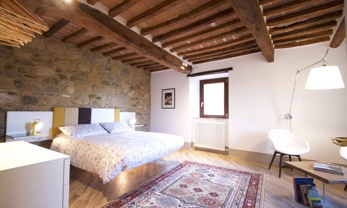 Monticchiello Apartment | Elegant apartment with garden view and rooftop terrace