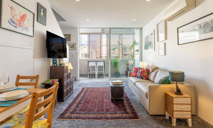 Enmore Apartment | Elegant Apartment in the Heart of Newtown with Secure Parking