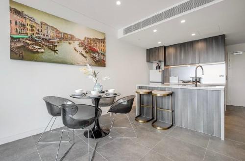 Lidcombe Apartment | Elegant Art Deco Apartment World class building