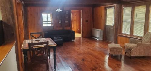 Franklin House | Elegant Cabin in the Woods