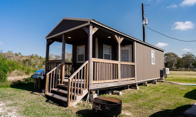 Brazoria Cabin | Elegant Cabin w/stone fireplace & custom walk-in shower