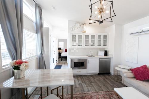 Old Southwest Apartment | Elegant Courtyard Cottage Ruby