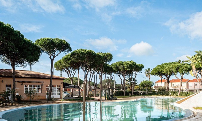 Poblado Sancti Petri House | Elegant townhouse near the beach with pool and parking