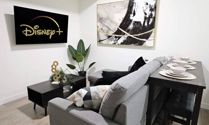 Northwest Edmonton Condo | Elegant Escape w/King Bed|Long Stays|WEM|Disney+