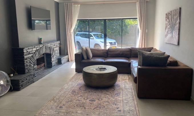 Bulawayo Villa | Elegant four bedroom Villa with a pool. - 2038