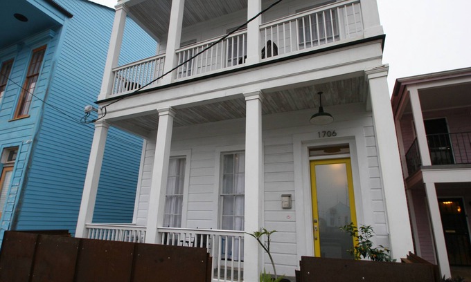 Faubourg Lafayette House | Elegant home steps from St. Charles Ave, parades, and downtown attractions.