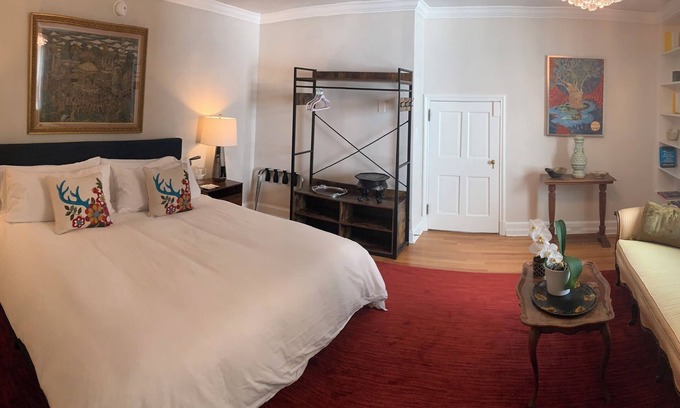 Hendersonville Bed & Breakfast | Elegant King Size Suite In Historic Hendersonville House With Healthy Breakfast