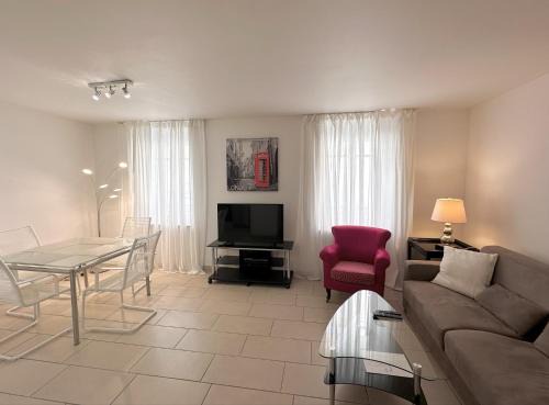 Le Suquet Apartment | Elegant old port apartment