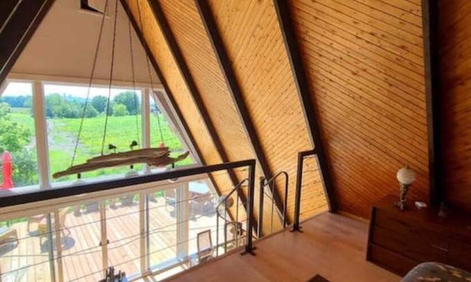 Ste Petronille House | Elegant, peaceful home in Sainte-Pétronille!