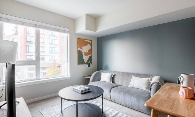 Overlake Apartment | Elegant Redmond 1BR w/Gym & BBQ, nr Town Center, by Blueground