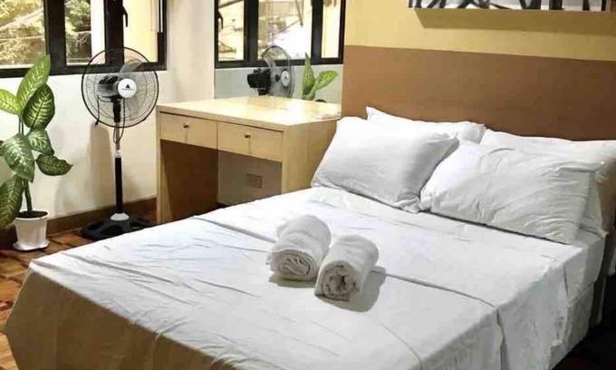 Legazpi Village Apartment | Elegant unit across Greenbelt5 + Netflix