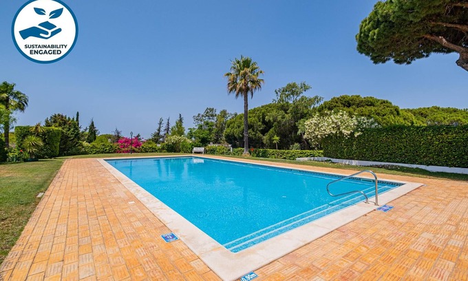 Vilamoura Villa | Elegant villa w/pool & garden