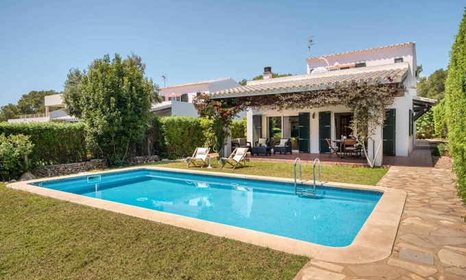 Sant Lluis Ski Chalet | Elegant villa with A/c and pool in Biniancolla.