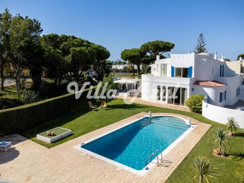 Quarteira Villa | Elegant villa with private pool in Quarteira