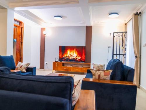Gulu Apartment | Elena & Kimberly