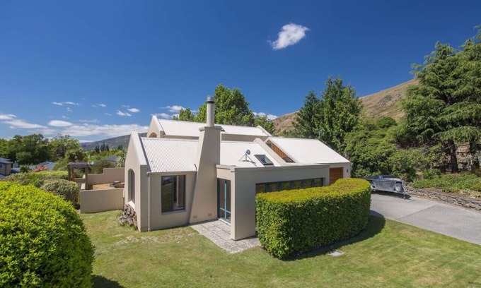 Wanaka House | Elevated Home in Wanaka