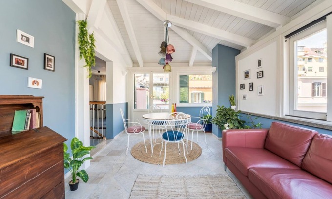 Flaminio Apartment | Elizabeth Penthouse, Charmy Penthouse in Little London