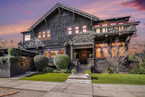 Upper Telegraph House | Elmwood House Berkeley