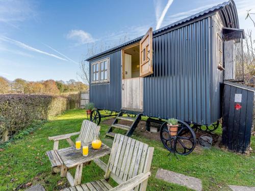 Hassocks House | Elsie's Hut