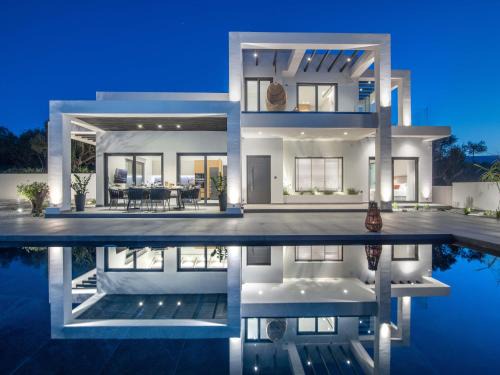 Psarou Villa | ELYSIAN VILLA