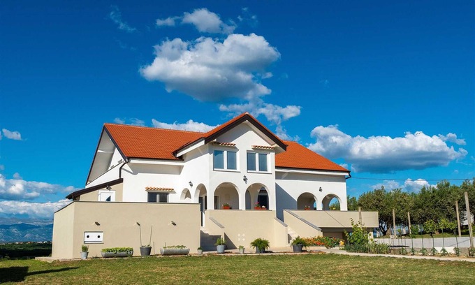 Policnik Apartment | Ema's Olive Garden Apt 2 - Families only 4 + 1