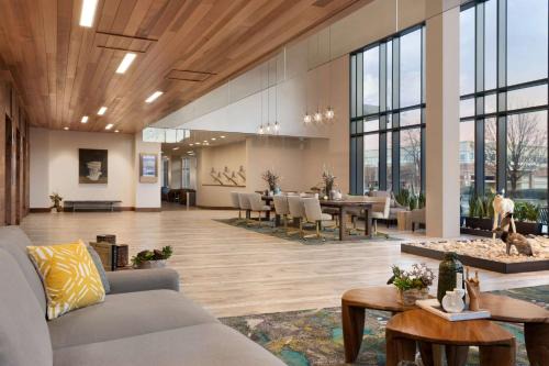 Goss - Grove Hotel | Embassy Suites By Hilton Boulder