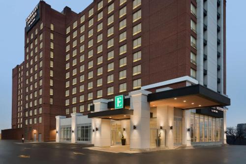 Northeast Mississauga Hotel | Embassy Suites By Hilton Toronto Airport