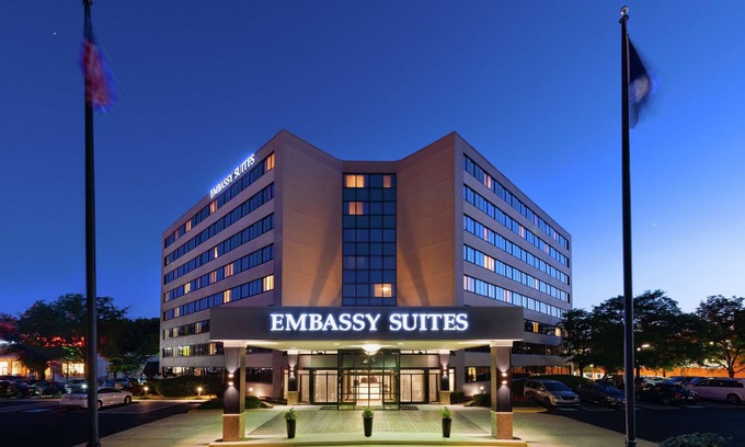 Tysons Hotel | Embassy Suites by Hilton Tysons Corner