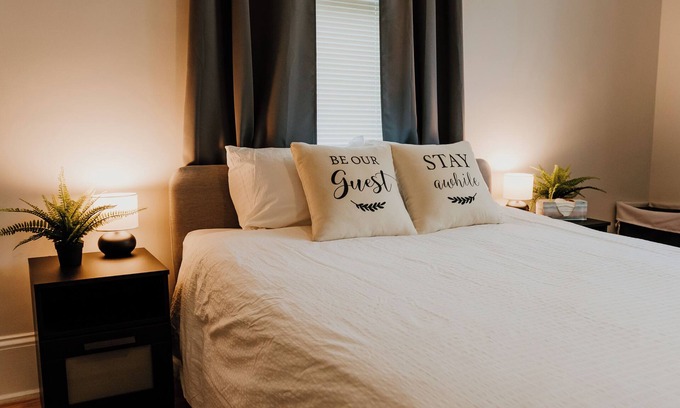 Greenwood House | Emerald City Bnb - Cozy Bungalow Mins to Lander University & Self Regional