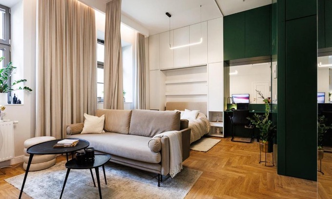 City Centre Apartment | Emerald Green Apartament - homfi Collection