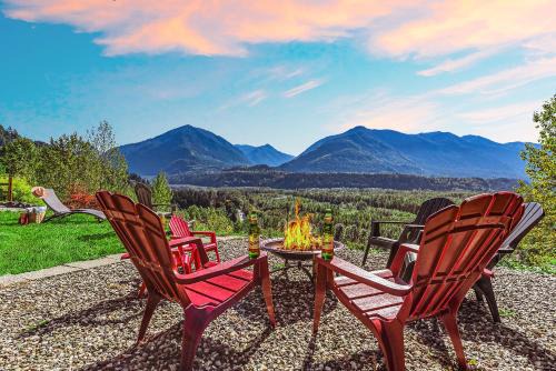 Promontory House | EmeraldRidge Retreat - 180 Degree Amazing View & Firepit & BBQ