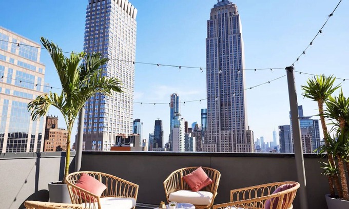 Midtown House | Empire State View Double Double | Hotel Hendricks | Pets are Welcome