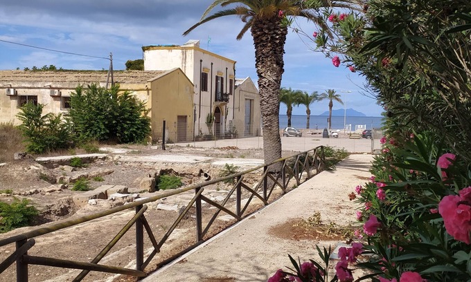 Marsala Villa | Enchanting 19th century Baglio with garden 15 meters from the sea Baglio Paola 1