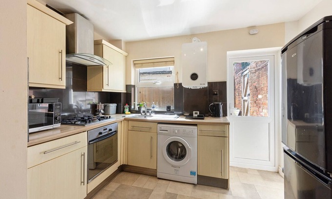 Reading House | Enchanting 3-bedroom house with WiFi in Reading